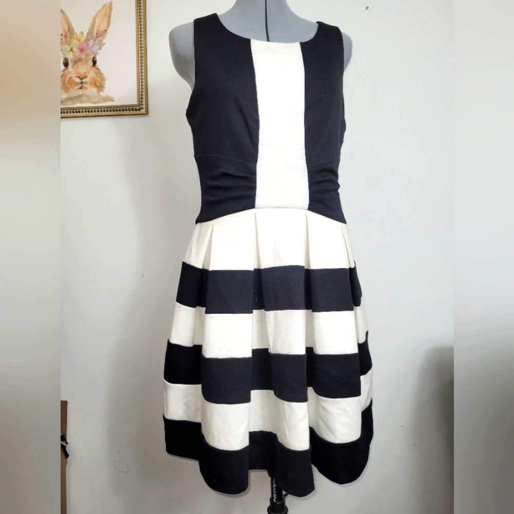 ELLE Black and White Stripe Dress size 8